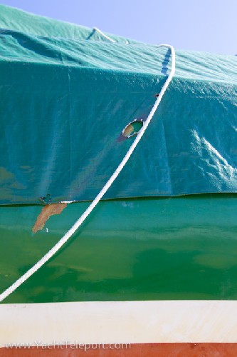 Chafe marks on the hull from ropes